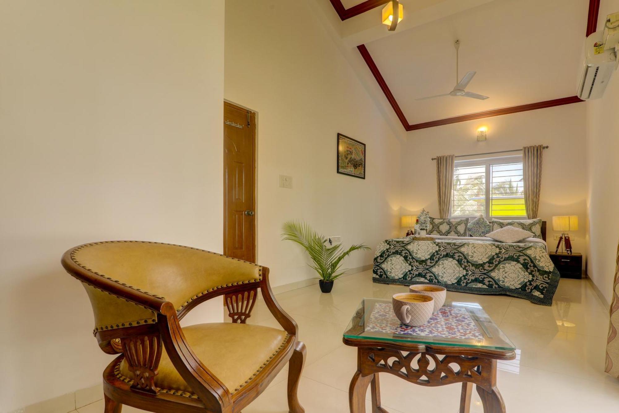 Ludo Private Pool Villa, Wifi-caretaker-parking, North Goa Baga
