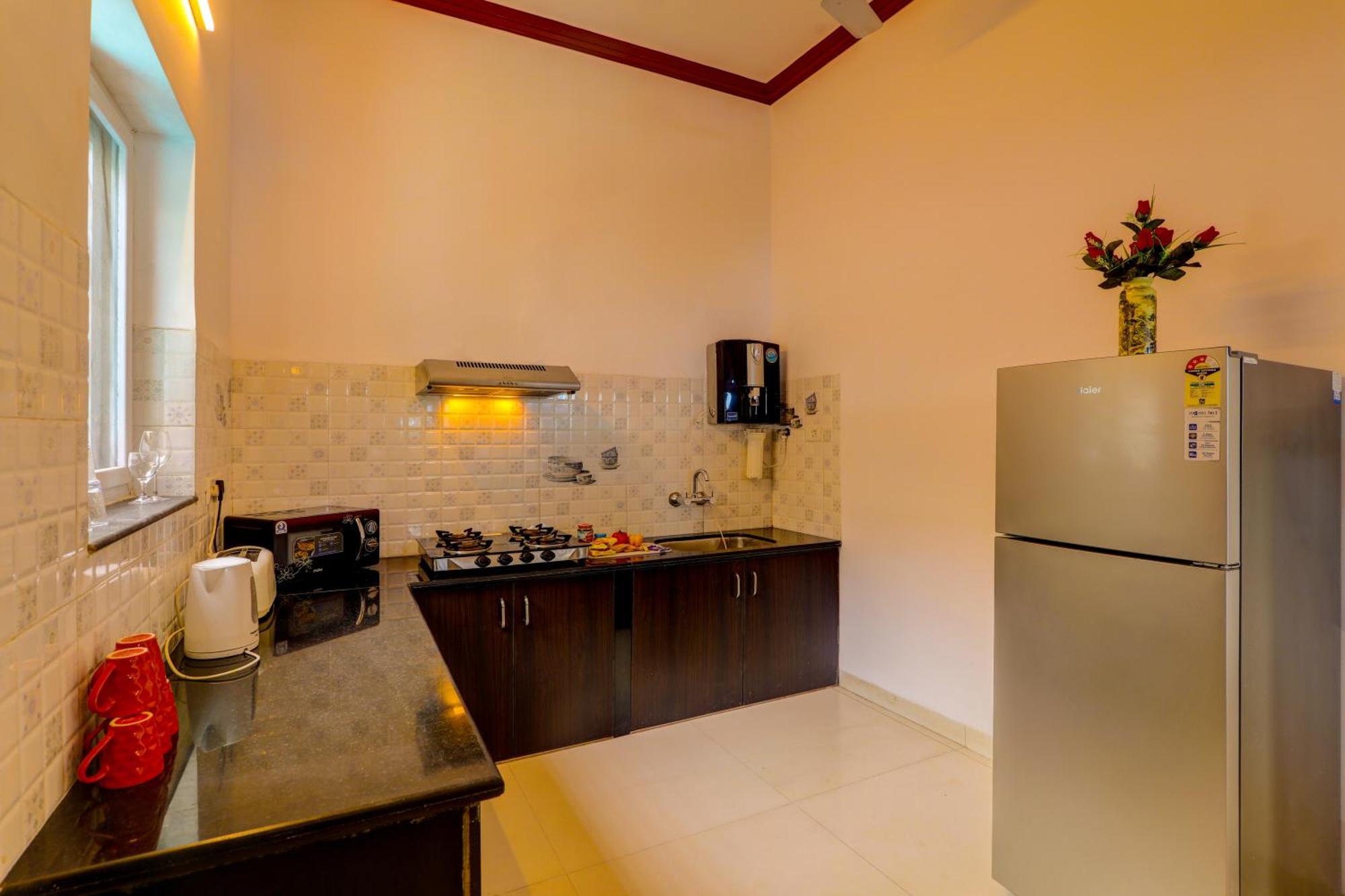 Ludo Private Pool Villa, Wifi-caretaker-parking, North Goa