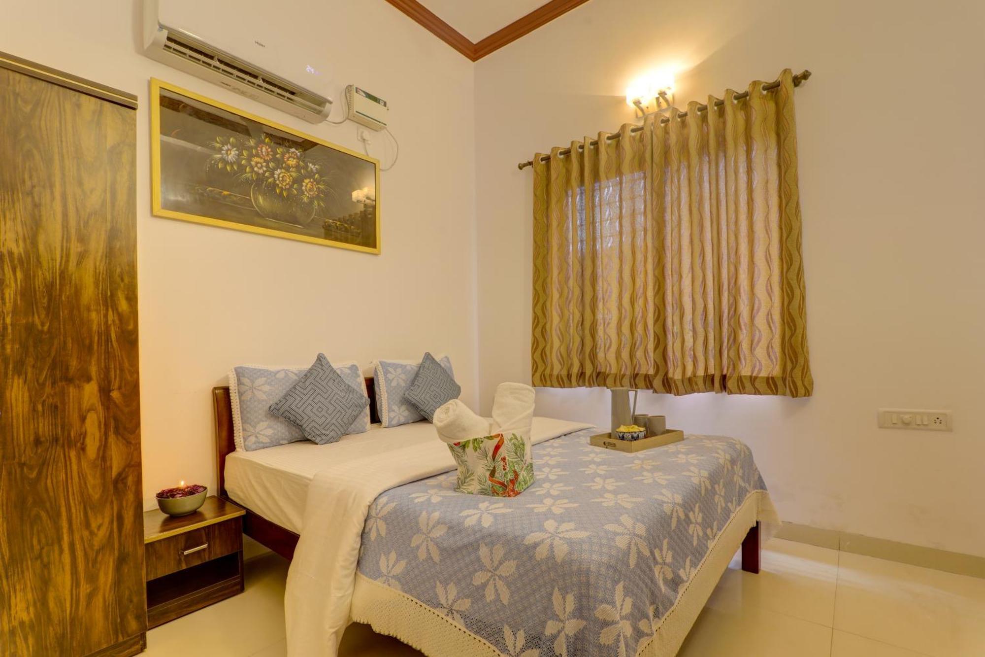 Ludo Private Pool Villa, Wifi-caretaker-parking, North Goa Villa *