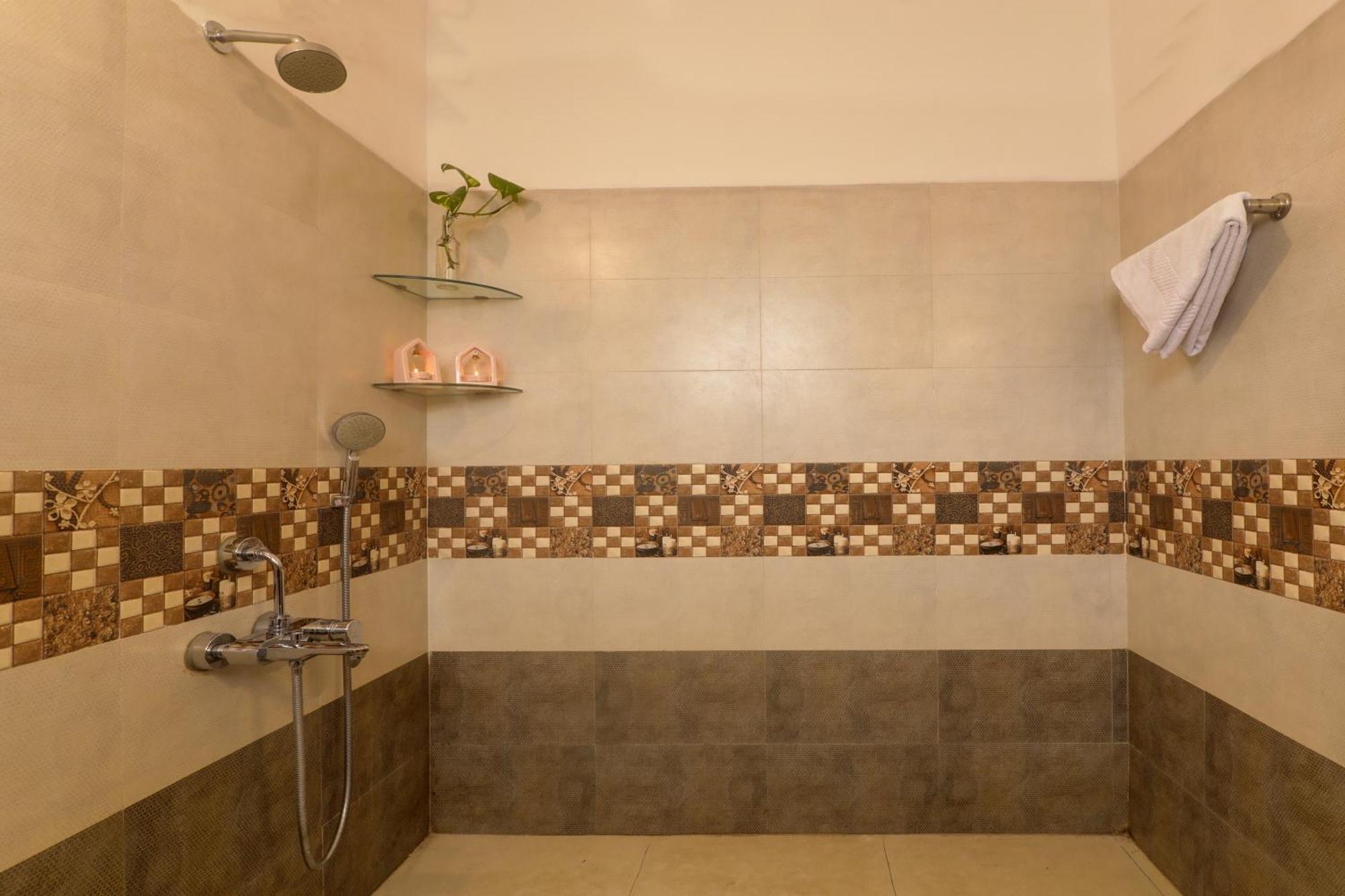 Ludo Private Pool Villa, Wifi-caretaker-parking, North Goa