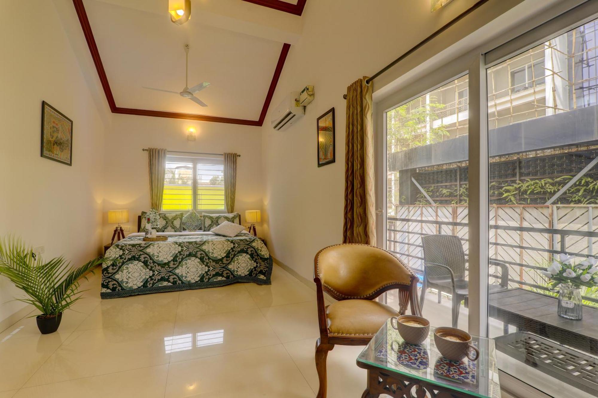Ludo Private Pool Villa, Wifi-caretaker-parking, North Goa Villa *